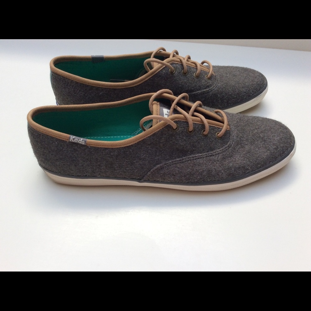 Shoes - Picture 3 of 5